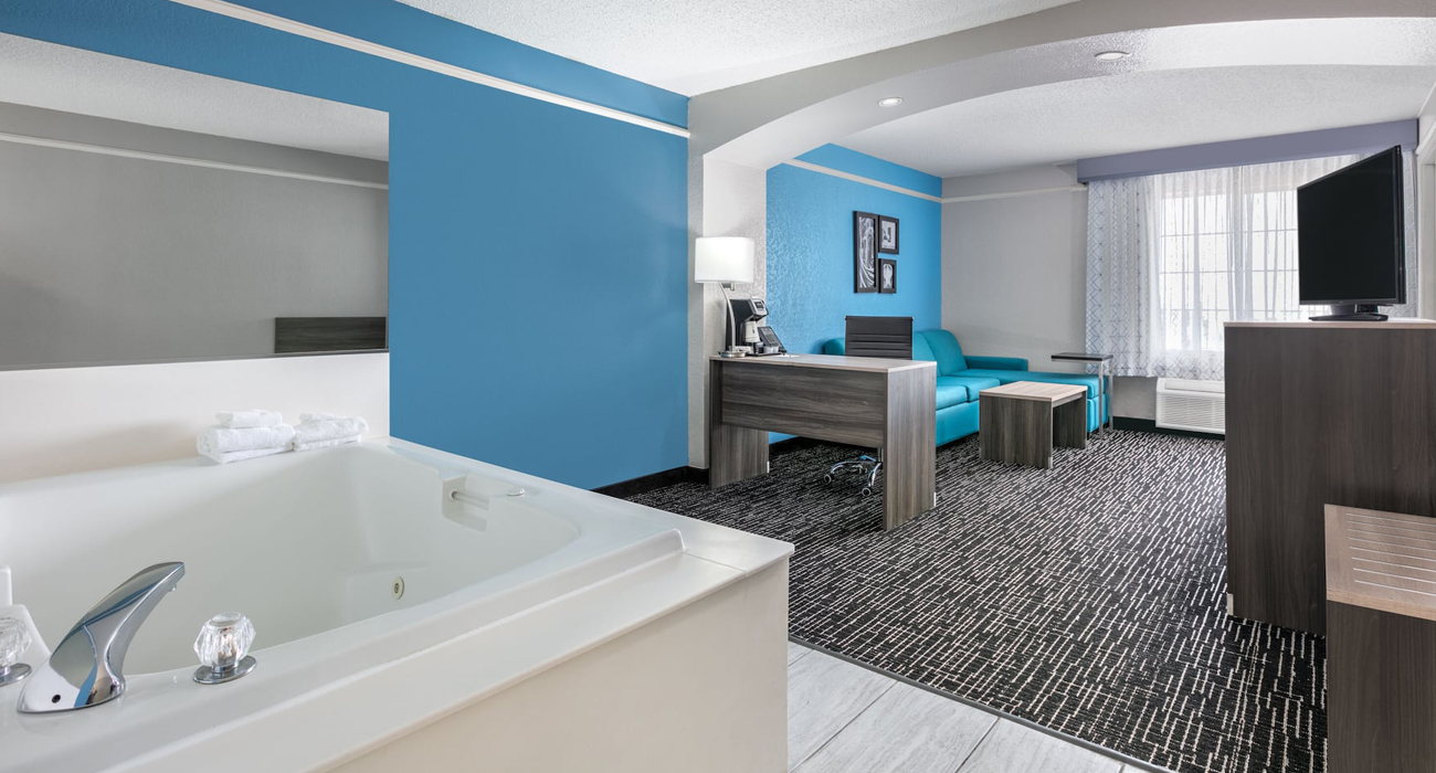 Guest Room With Jacuzzi